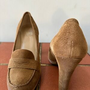 1970-80 Womens high heels tan suede.Talbot w/original price tag $10!Heel 2.5-3”